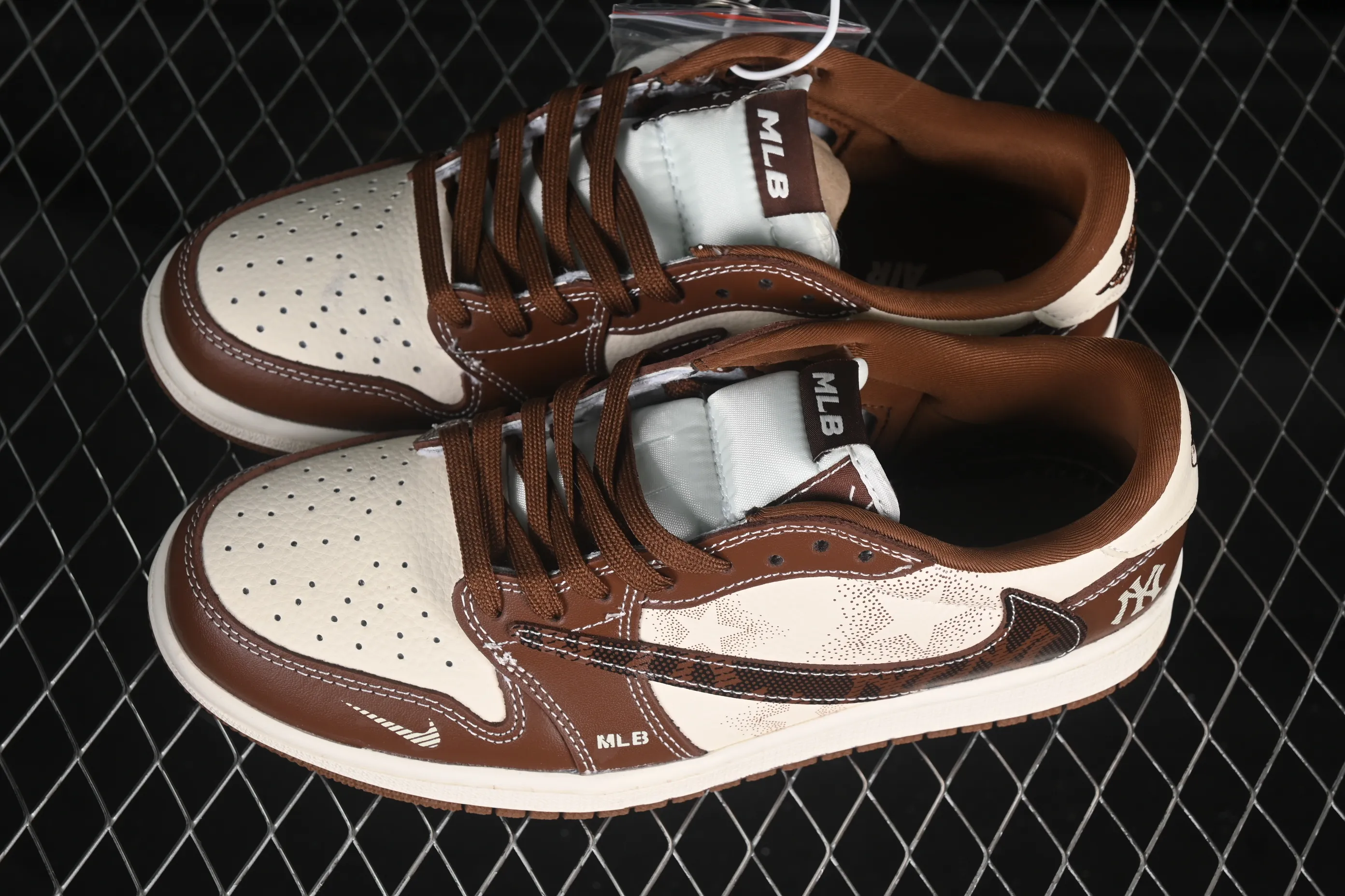 All categories Air Jordan Jordan series basketball shoes Air Jordan 1 Low High-end customized low-top sneakers Travis Scott x Fragment Design x Air Jordan 1 Low OG SP AJ1 MLB joint maroon low-top cultural casual sneakers XS2024-014